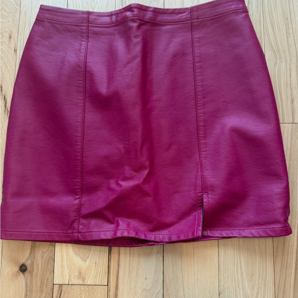 Forever 21 faux leather dark fuchsia skirt! Size Medium!